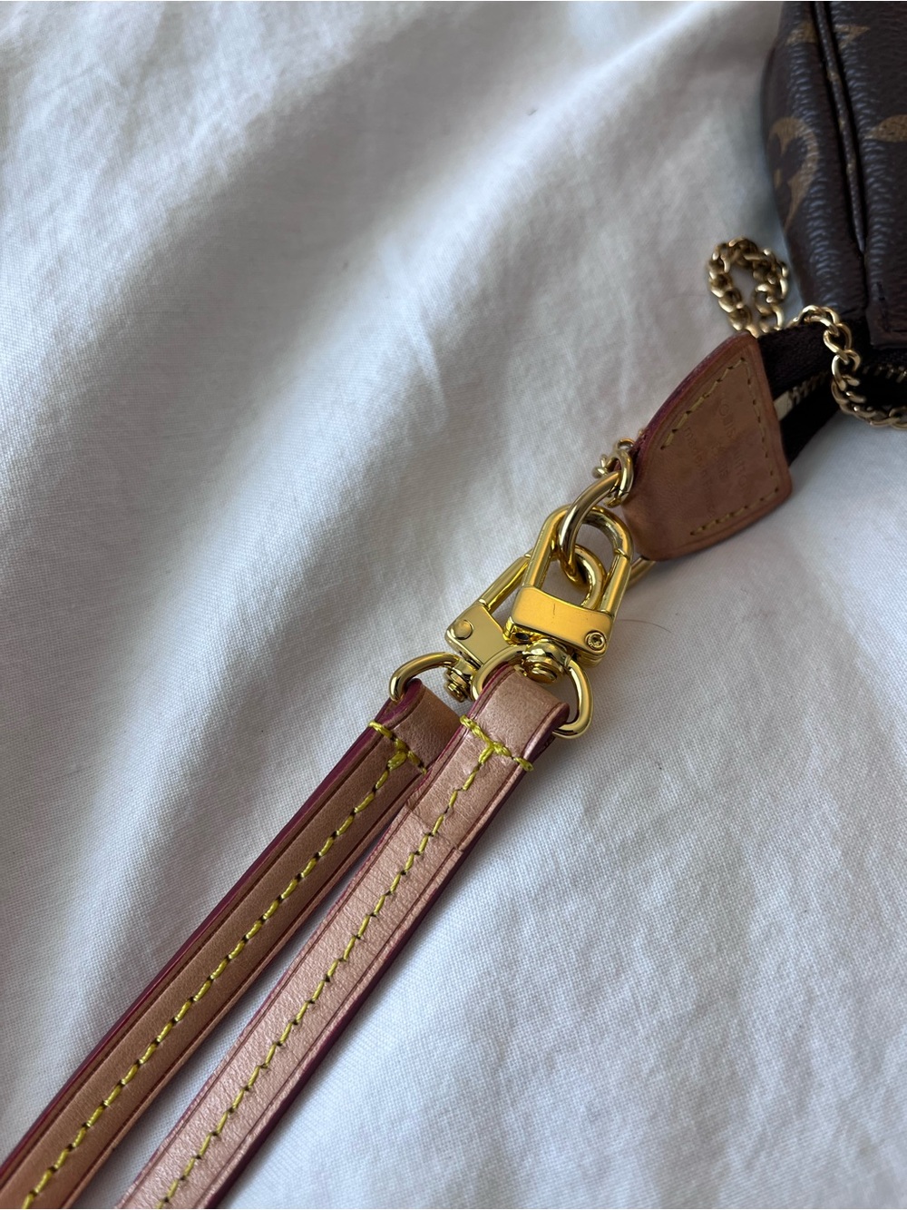 Crossbody strap with lobster clasps - 37"